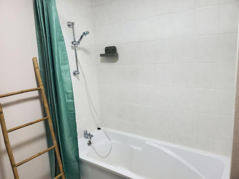 Appartement Moderne En Ville 아르멘티에레스 외부 사진